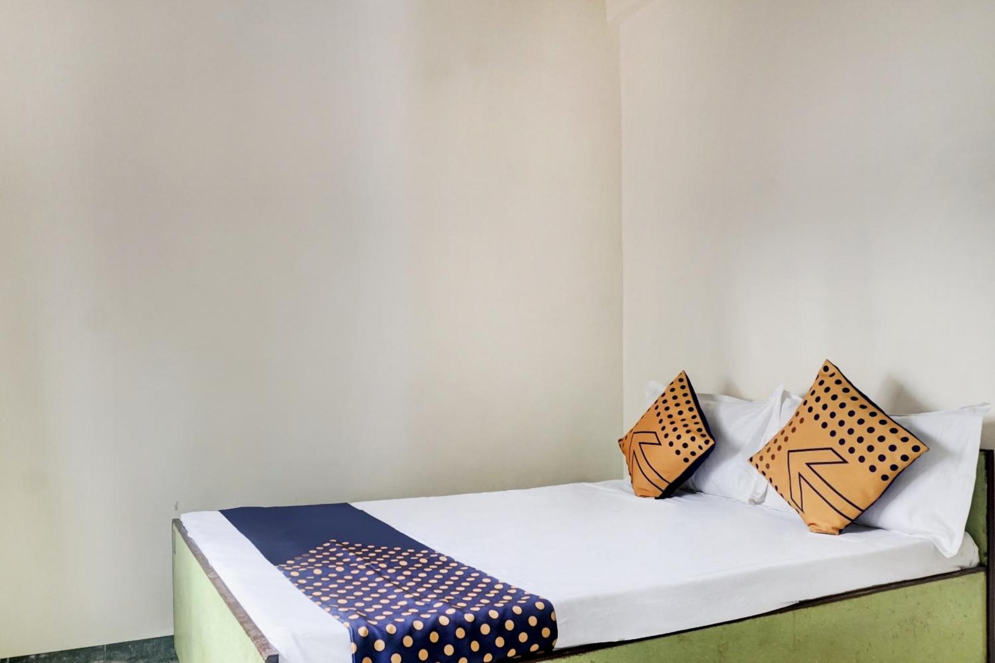 Spot On 74501 Hotel Supriya Garden Vagholi エクステリア 写真