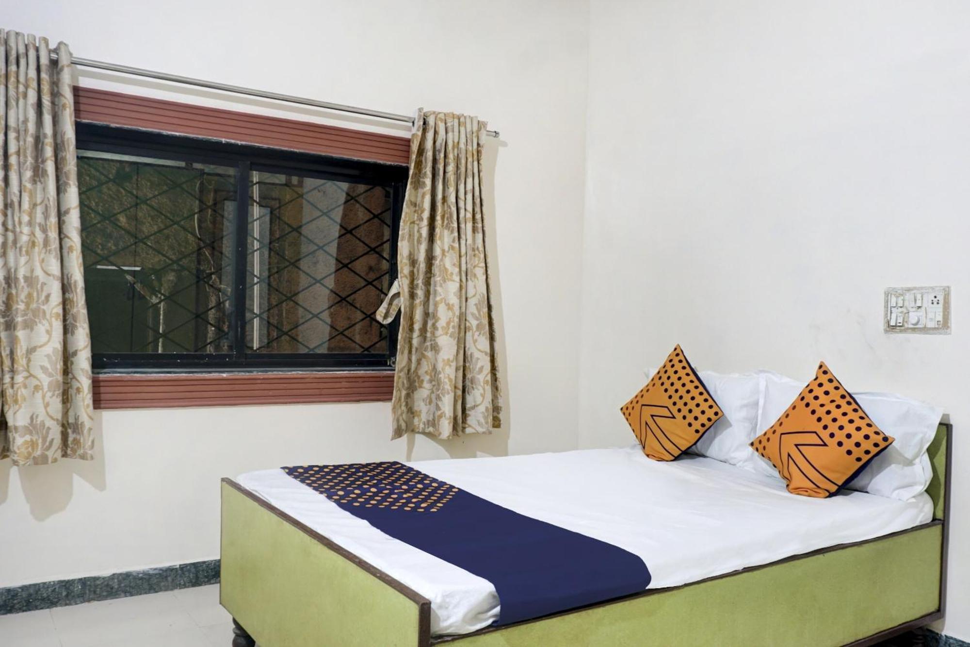 Spot On 74501 Hotel Supriya Garden Vagholi エクステリア 写真