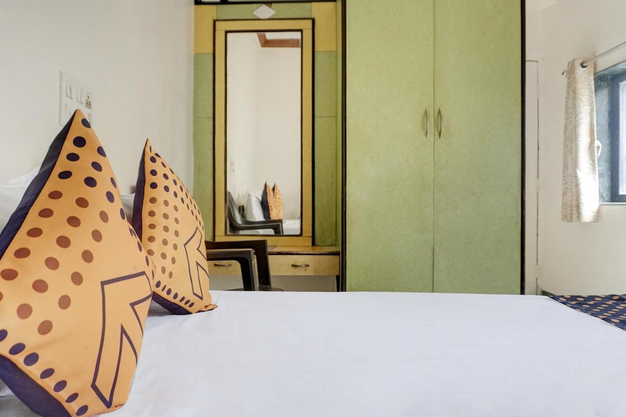Spot On 74501 Hotel Supriya Garden Vagholi エクステリア 写真